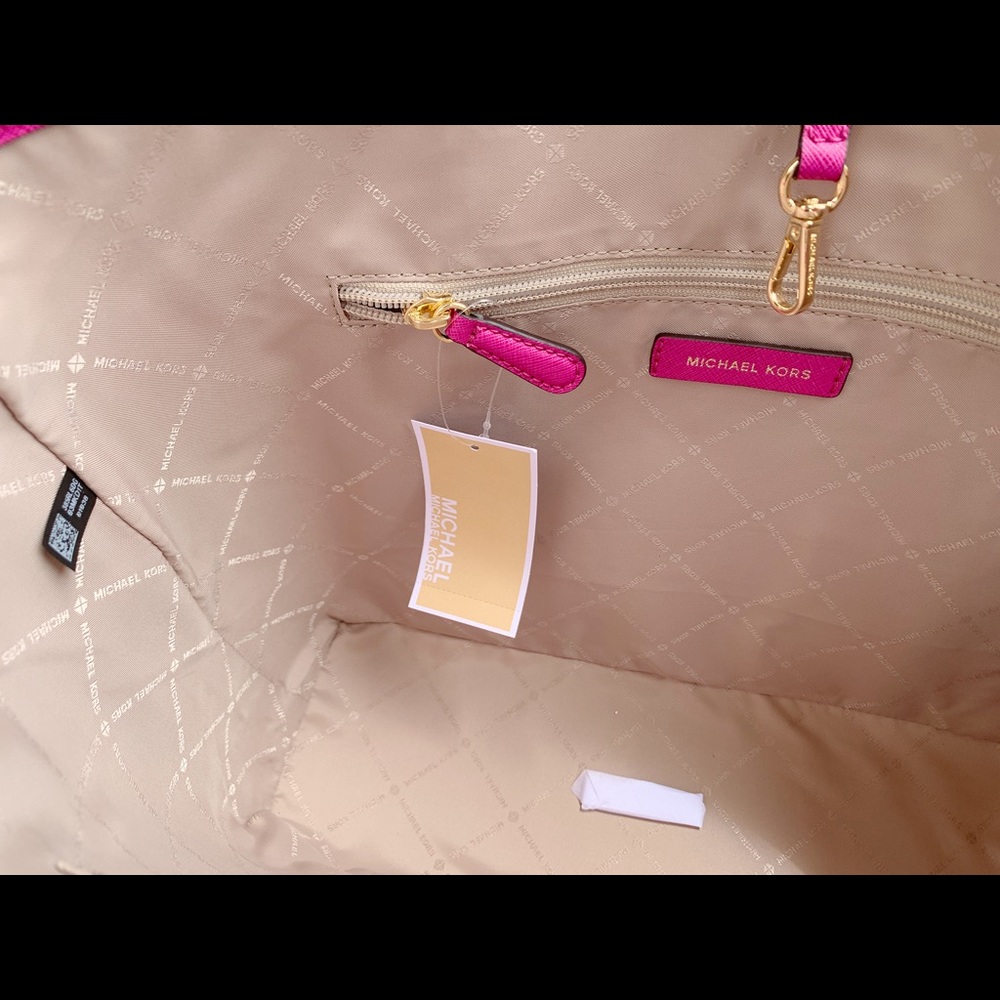 🎁💕Gaby’sBags-Michael Kors Carryall Tote Pink - Picture 7 of 7